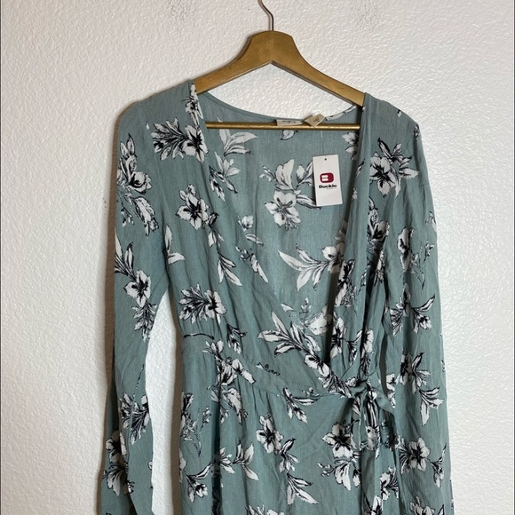 Buckle-  New Daytrip Floral Wrap Dress -M - Picture 4 of 6